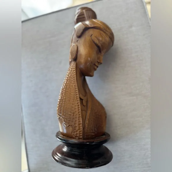 Vintage Hand-Carved Wooden Asian Woman Bust Sculpture – 11” - Picture 4 of 7